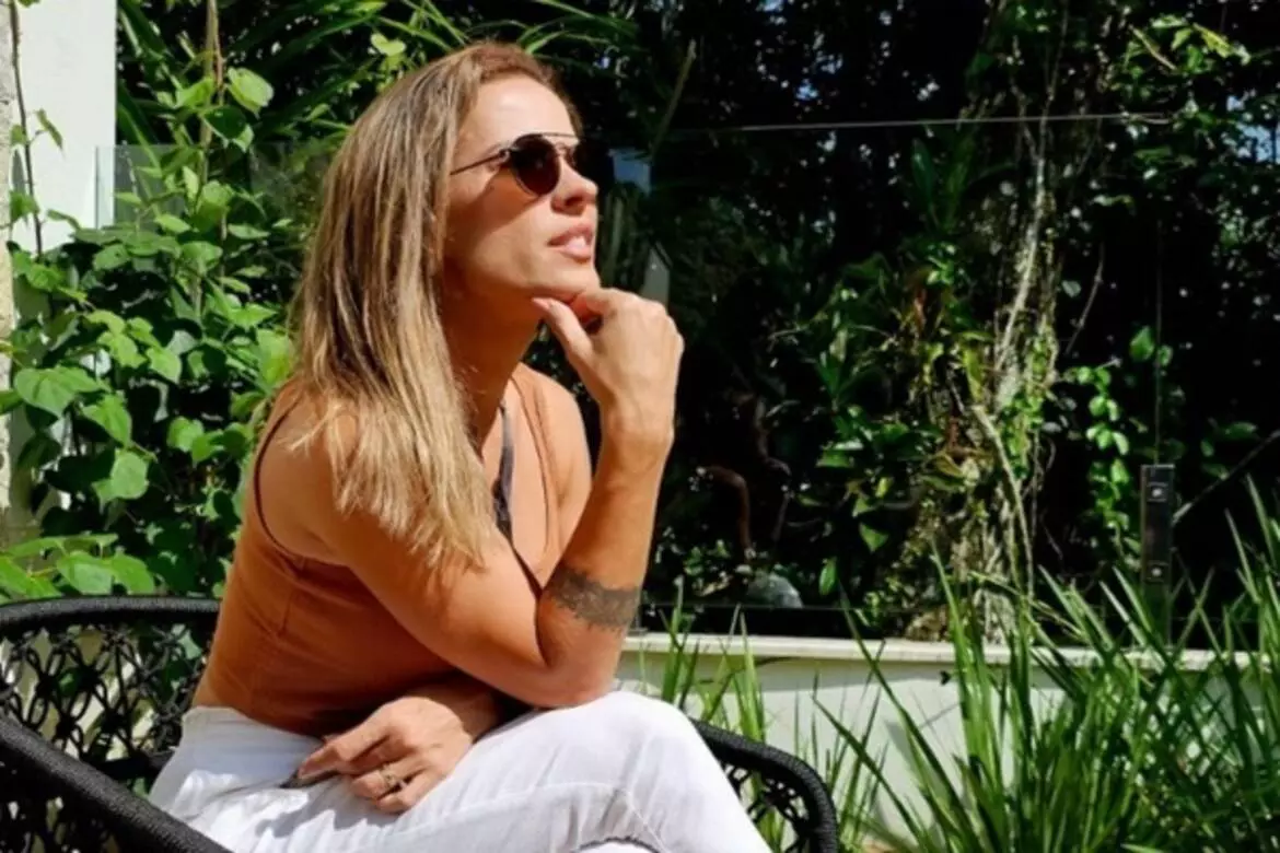 Carol - Especialista em Imóveis de Luxo